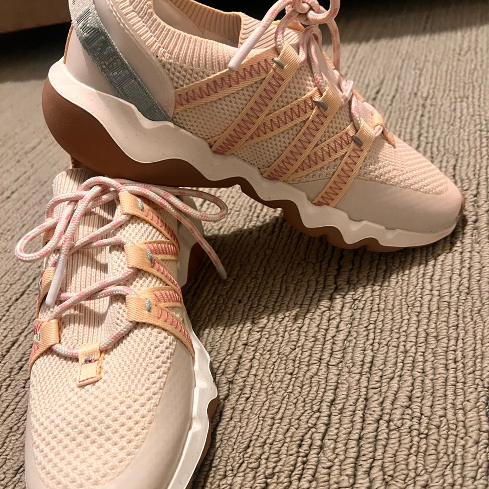 Madewell Women's Field Knit Sneakers in Pink and Tan. Brand new never worn.